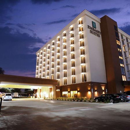 Embassy Suites By Hilton Dallas Market Center Exterior foto