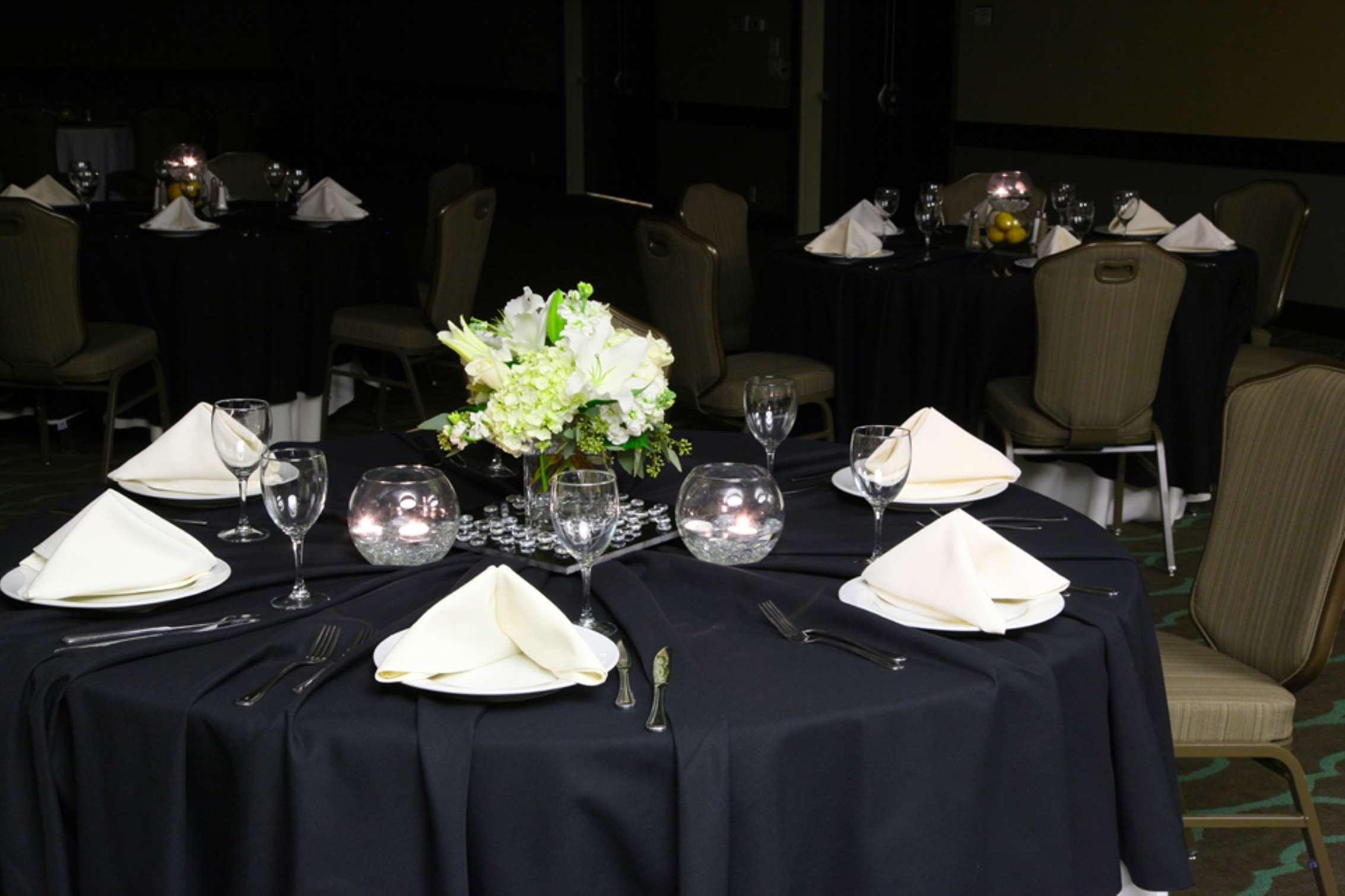 Embassy Suites By Hilton Dallas Market Center Restaurante foto