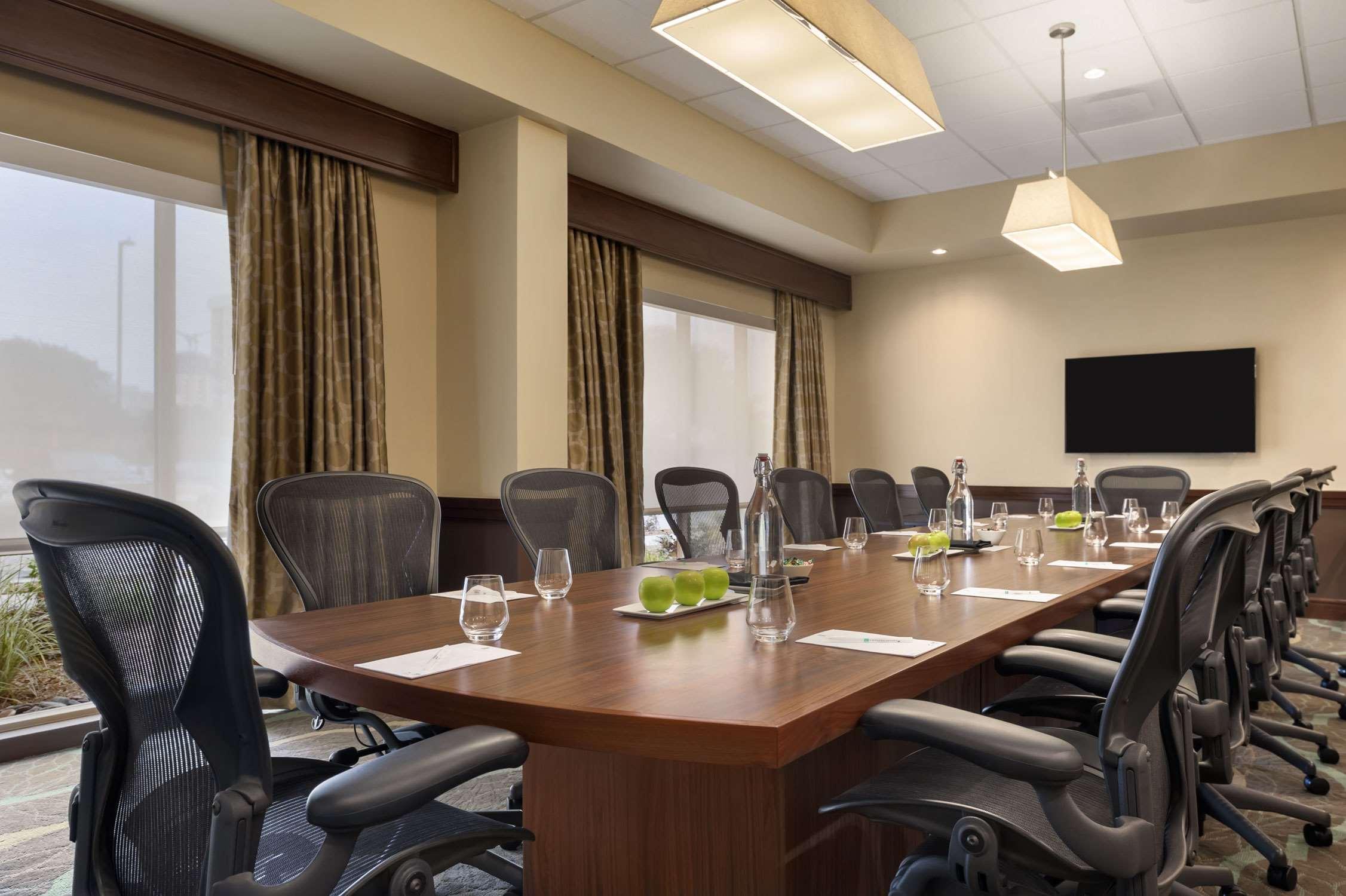 Embassy Suites By Hilton Dallas Market Center Negocio foto