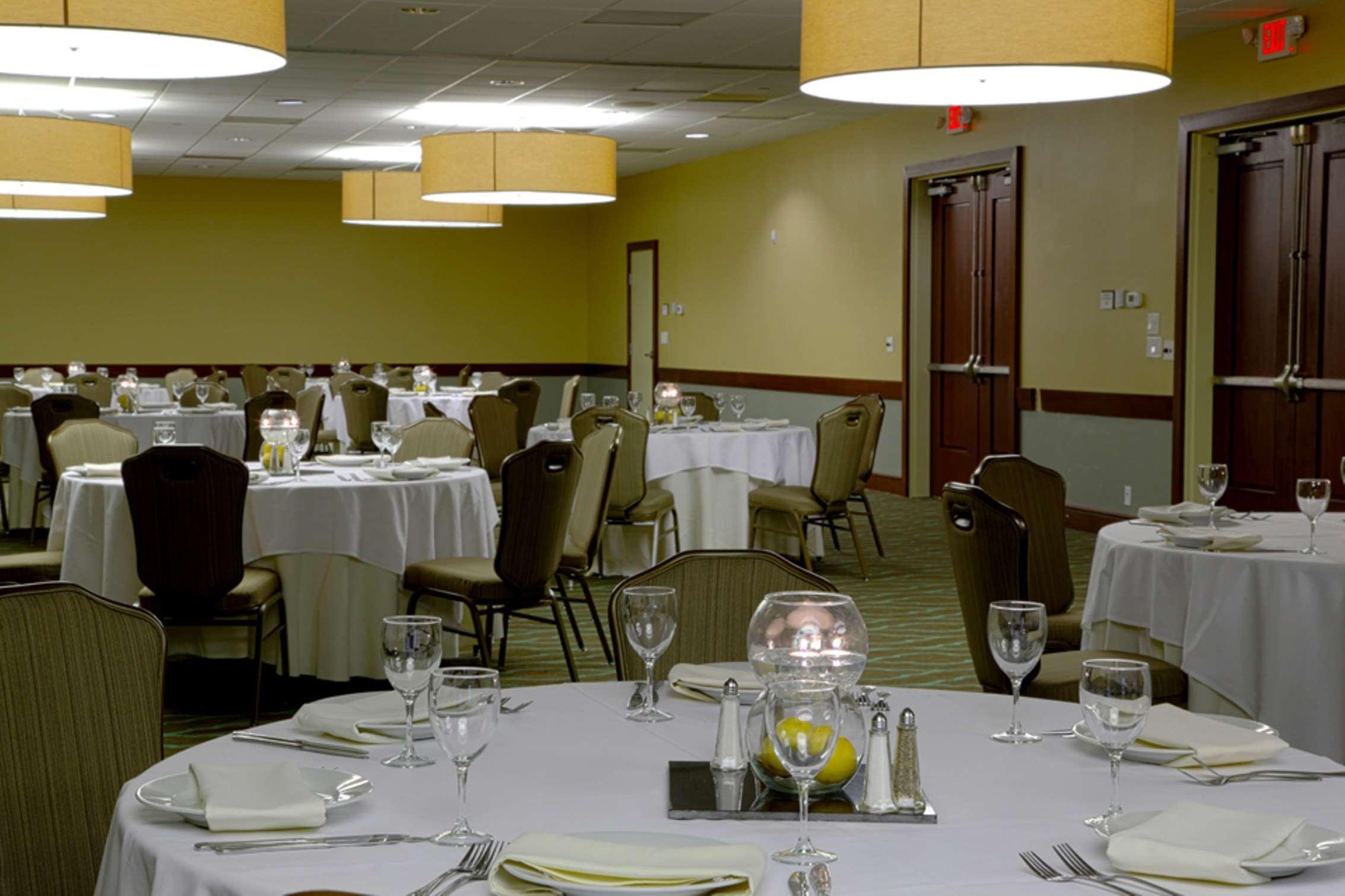 Embassy Suites By Hilton Dallas Market Center Restaurante foto