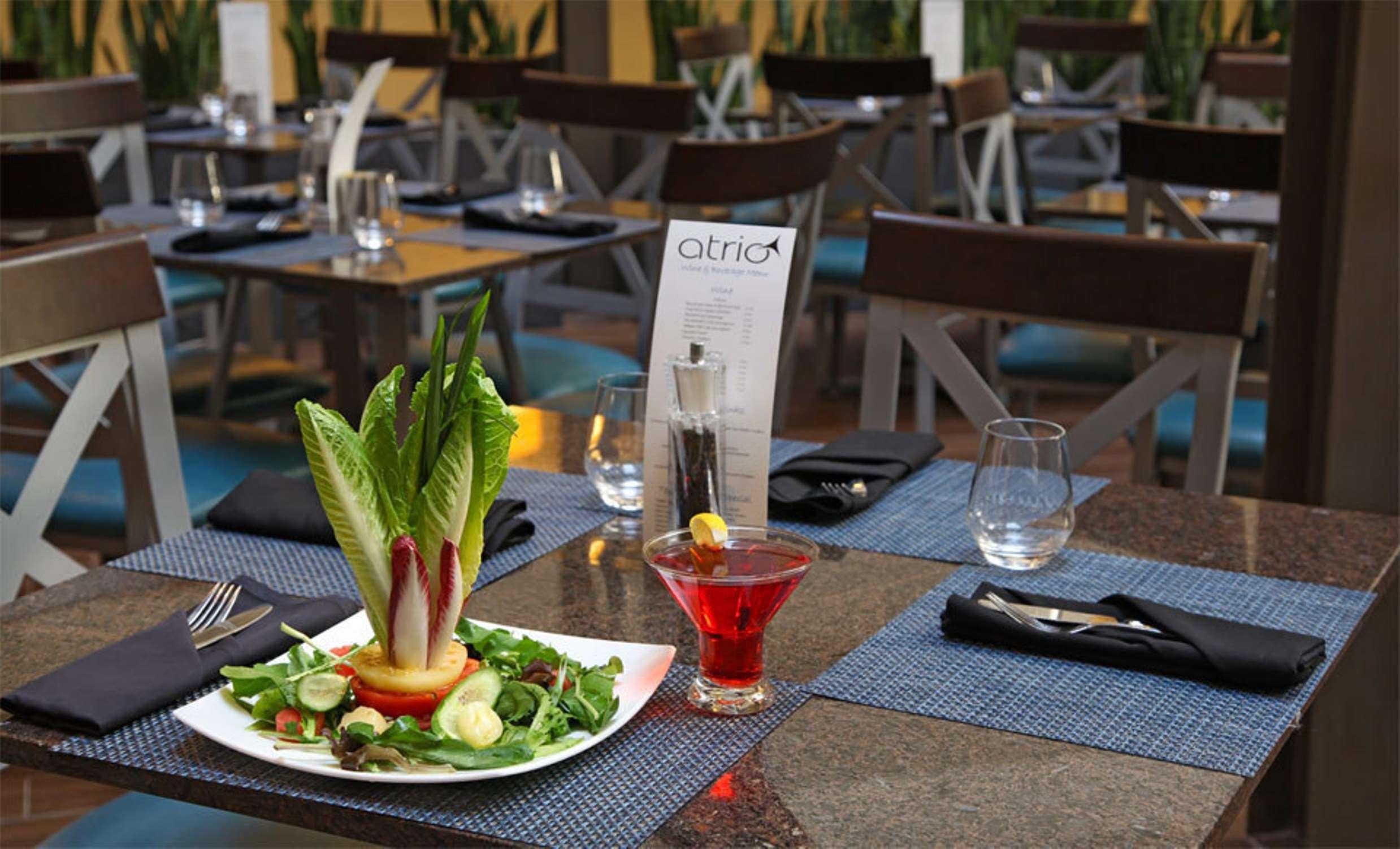 Embassy Suites By Hilton Dallas Market Center Restaurante foto